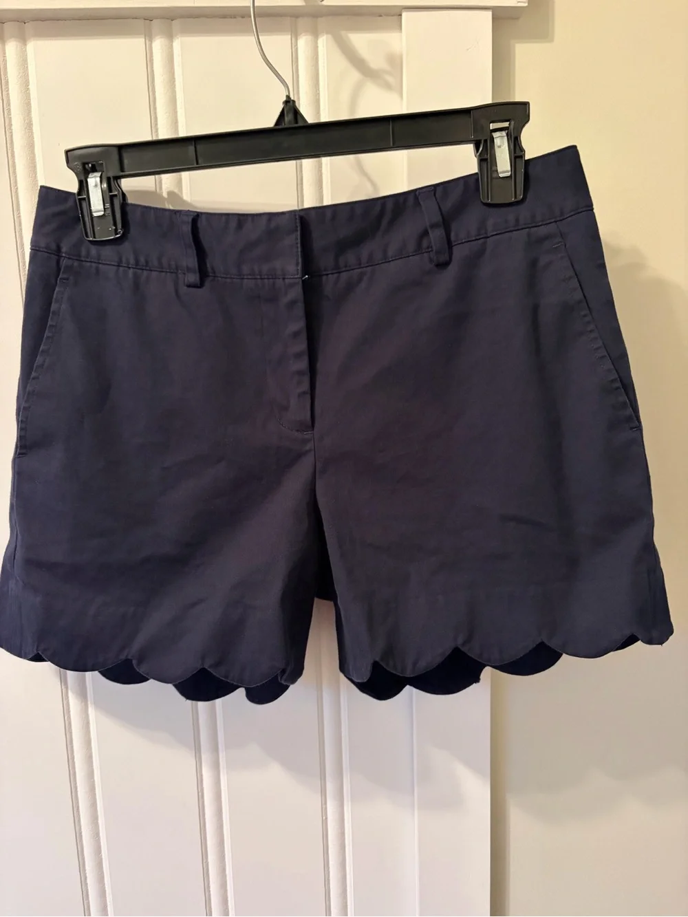 J McLaughlin Shorts Womens Size 2 Blue Scalloped Hem Flat Front Chino Bottoms